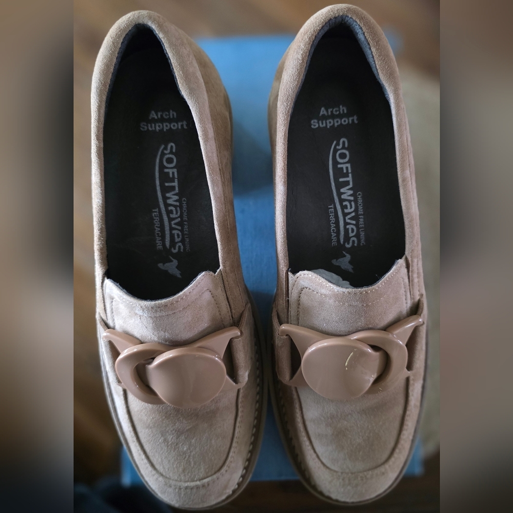 Softwaves Beige Loafers with Buckle Size 37 (US size 7)